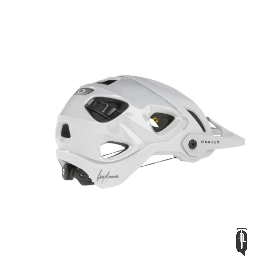 Casco Oakley DRT5